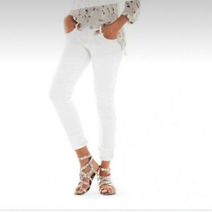 White slim boyfriend jean